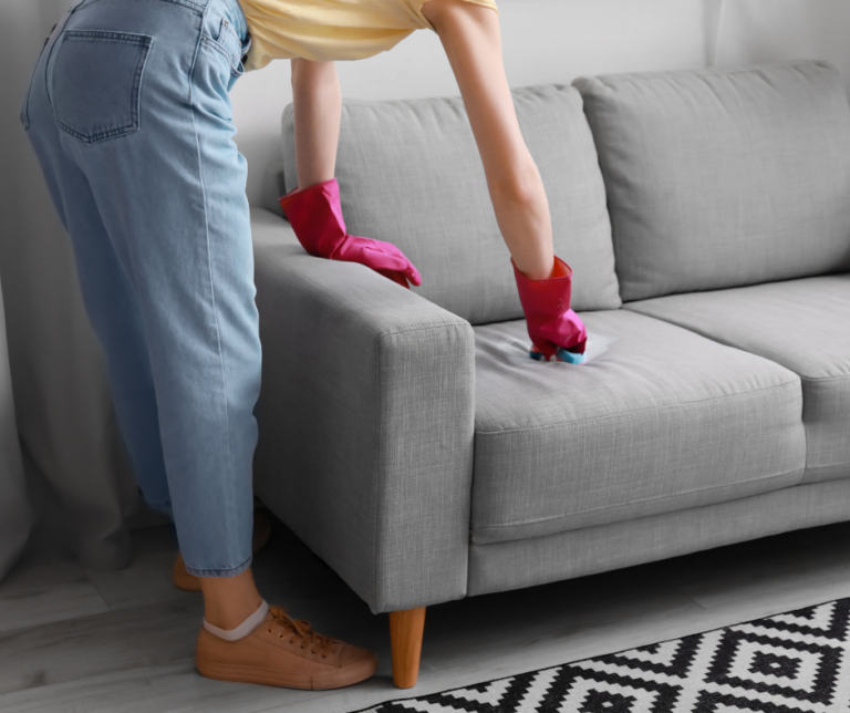 Nettoyage de divan à domicile pour un intérieur plus sain. Traitement en profondeur contre taches, bactéries et acariens.